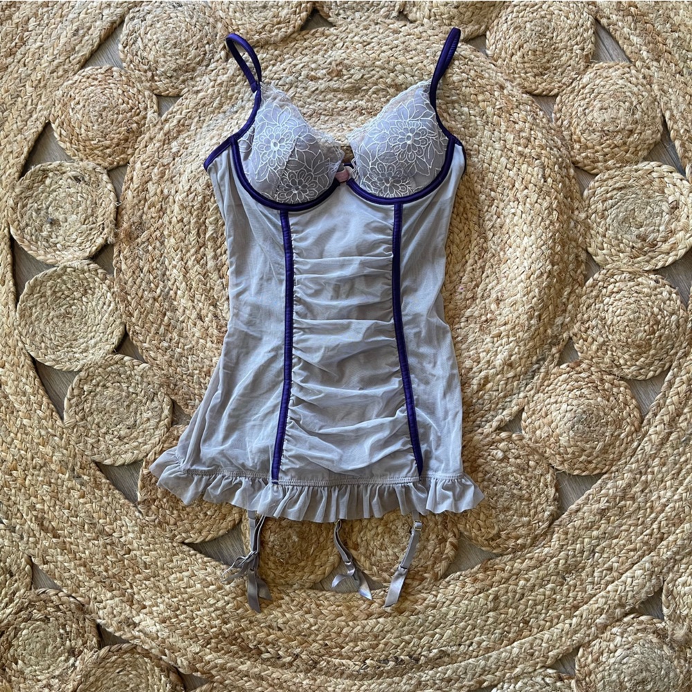 Women's Vintage Y2K Victoria's Secret Garter Cami Lingerie 34B